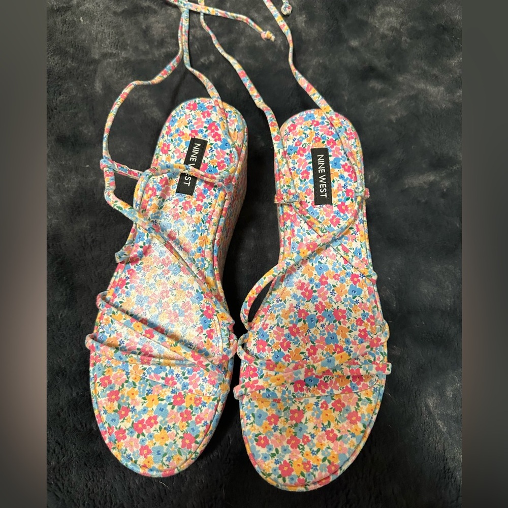 Nine West Strappy Ankle Tie Up Wedges/ Sandals in Multicolor Floral Size 8.5